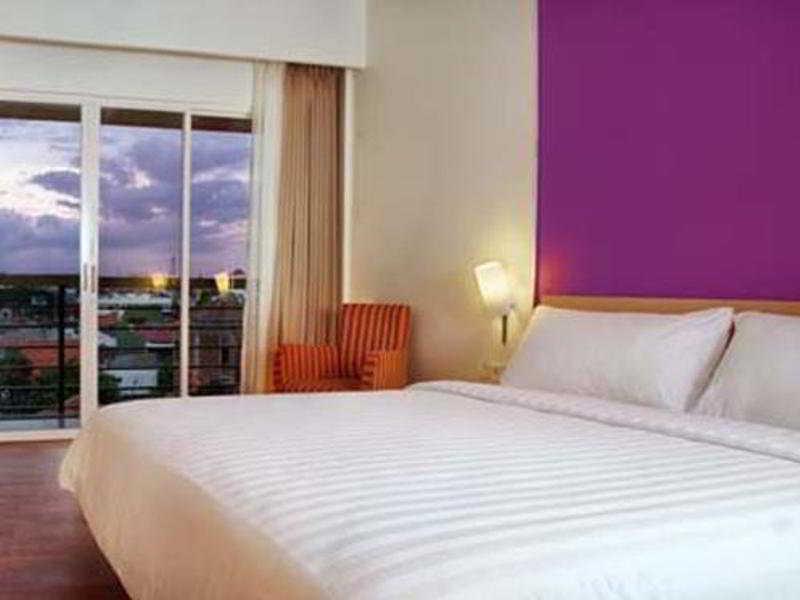Quest Hotel Simpang Lima - Semarang By Aston Room photo